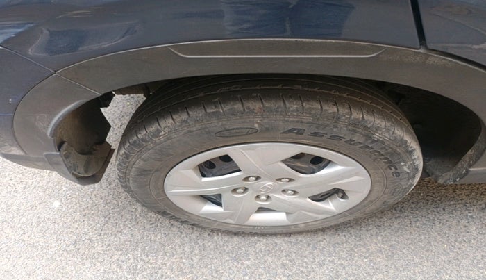 2022 Hyundai VENUE E 1.2, Petrol, Manual, 28,405 km, tyre