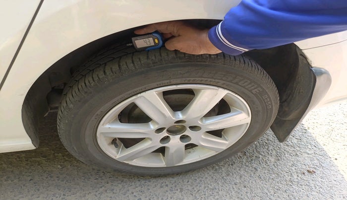 2012 Volkswagen Vento HIGHLINE 1.6 MPI, Petrol, Manual, 60,059 km, tyre