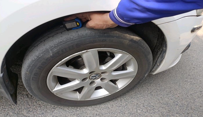 2012 Volkswagen Vento HIGHLINE 1.6 MPI, Petrol, Manual, 60,059 km, tyre