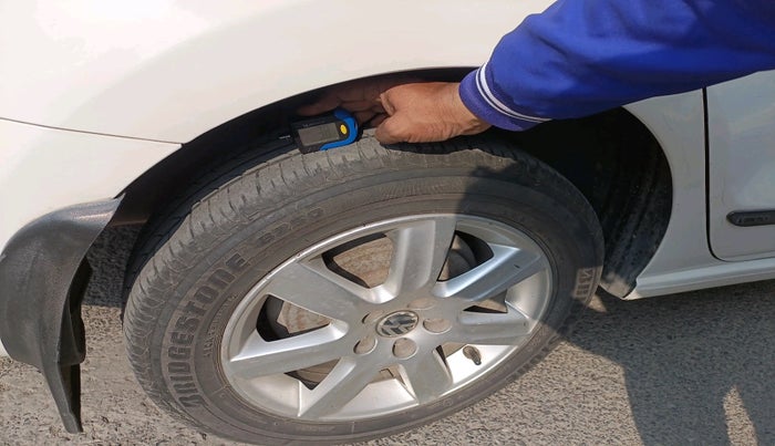 2012 Volkswagen Vento HIGHLINE 1.6 MPI, Petrol, Manual, 60,059 km, tyre