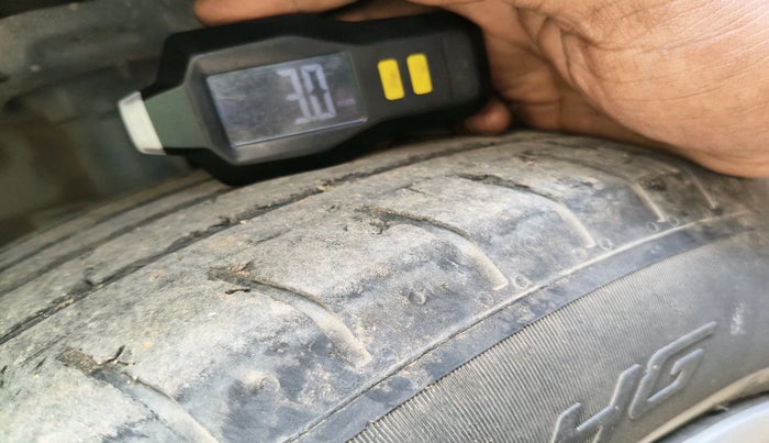 2021 Hyundai VENUE S 1.2, Petrol, Manual, 42,844 km, tyre