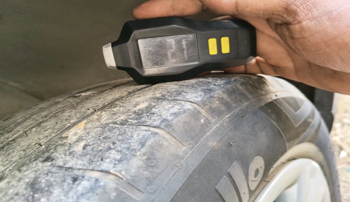 2021 Hyundai VENUE S 1.2, Petrol, Manual, 42,844 km, tyre