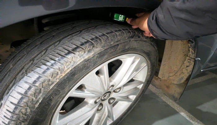 2018 Toyota Innova Crysta 2.7 ZX AT 7 STR, Petrol, Automatic, 58,092 km, tyre