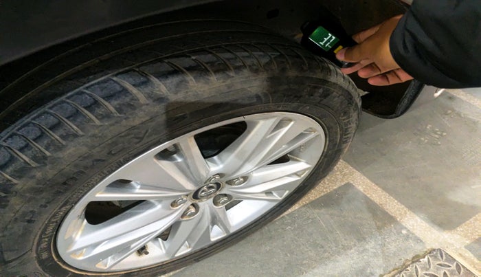 2018 Toyota Innova Crysta 2.7 ZX AT 7 STR, Petrol, Automatic, 58,092 km, tyre