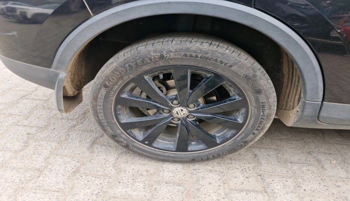 2023 MG ASTOR  SMART BLACK STORM EDITION CVT, Petrol, Automatic, 16,086 km, tyre