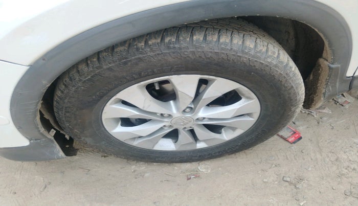 2013 Honda CRV 2.4L 4WD AVN AT, Petrol, Automatic, 1,24,322 km, tyre