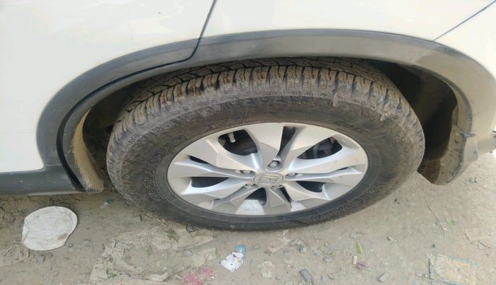 2013 Honda CRV 2.4L 4WD AVN AT, Petrol, Automatic, 1,24,322 km, tyre