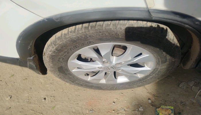 2013 Honda CRV 2.4L 4WD AVN AT, Petrol, Automatic, 1,24,322 km, tyre