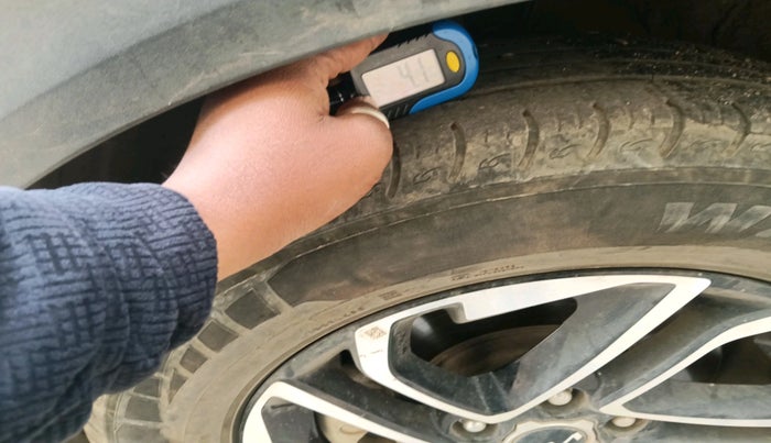 2023 KIA CARENS  PRESTIGE PLUS 1.5 TURBO PETROL DCT 7 STR, Petrol, Automatic, 28,832 km, tyre