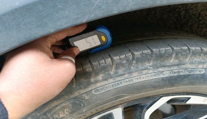 2023 KIA CARENS  PRESTIGE PLUS 1.5 TURBO PETROL DCT 7 STR, Petrol, Automatic, 28,832 km, tyre