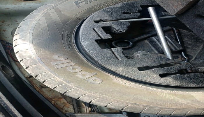 2015 Hyundai Creta SX 1.6 DIESEL, Diesel, Manual, 1,38,719 km, tyre