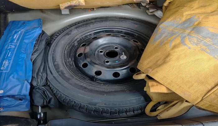 2014 Maruti Swift Dzire VXI, Petrol, Manual, 74,318 km, tyre