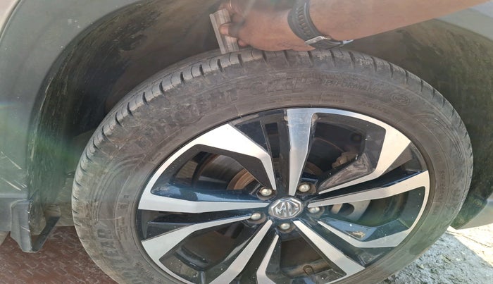 2023 MG HECTOR PLUS SHARP PRO 1.5 PETROL TURBO CVT 7 STR, Petrol, Automatic, 12,500 km, tyre