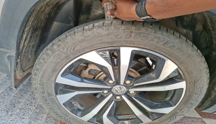 2023 MG HECTOR PLUS SHARP PRO 1.5 PETROL TURBO CVT 7 STR, Petrol, Automatic, 12,500 km, tyre