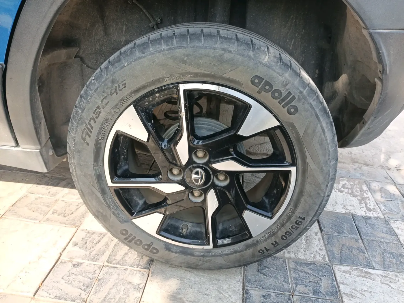 2021 Tata PUNCH CREATIVE  AMT, Petrol, Automatic, 75,507 km, tyre