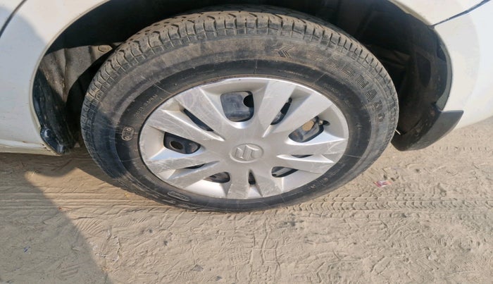 2014 Maruti Swift Dzire VXI, Petrol, Manual, 64,384 km, tyre