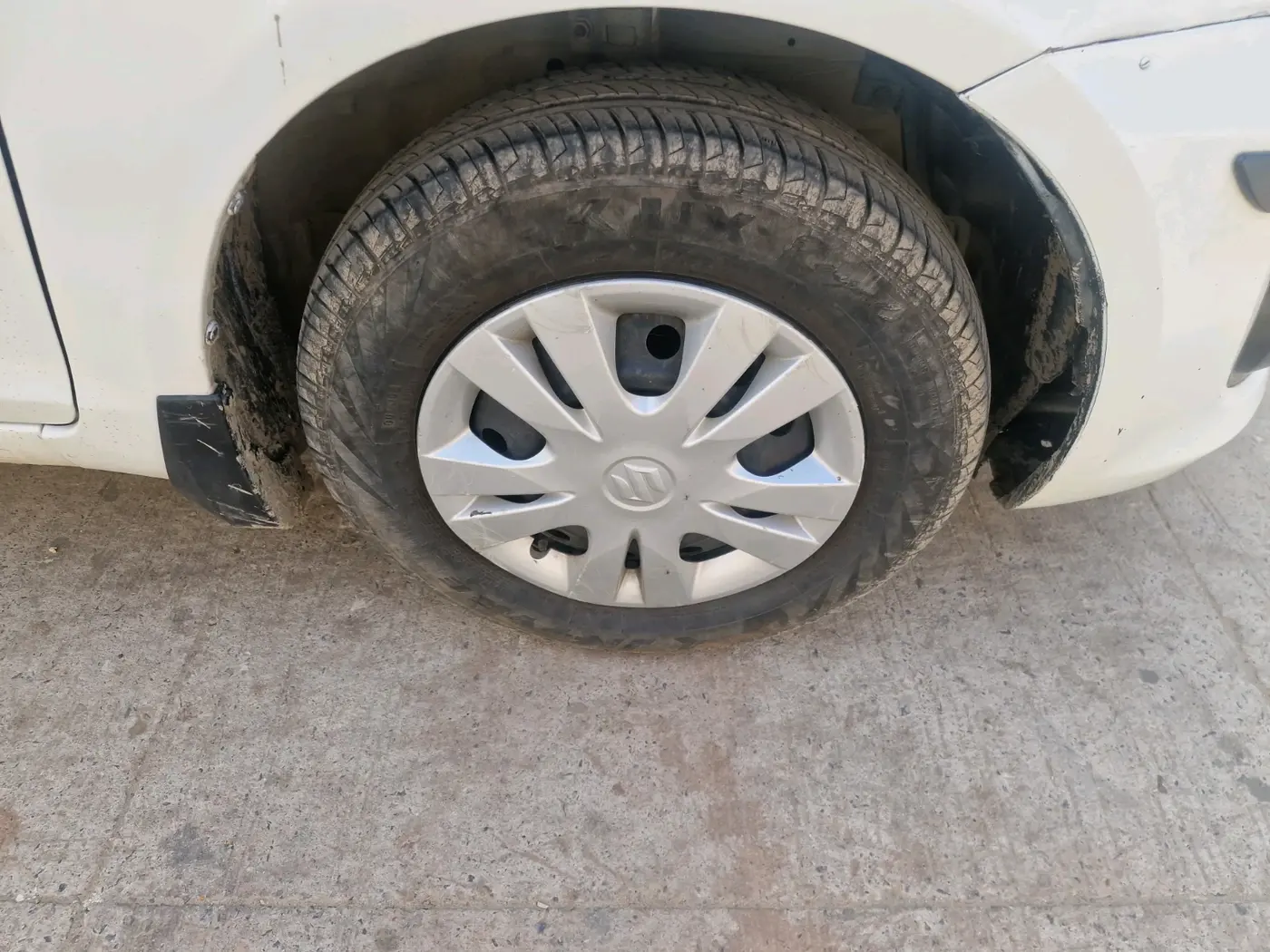 2014 Maruti Swift Dzire VXI, Petrol, Manual, 64,384 km, tyre