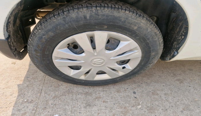 2014 Maruti Swift Dzire VXI, Petrol, Manual, 64,384 km, tyre