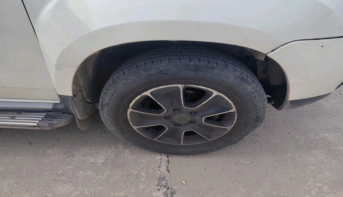 2017 Renault Duster 85 PS RXZ DIESEL, Diesel, Manual, 1,02,889 km, tyre