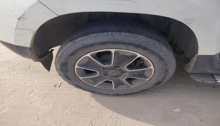 2017 Renault Duster 85 PS RXZ DIESEL, Diesel, Manual, 1,02,889 km, tyre