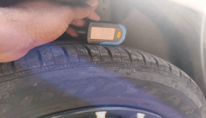 2017 Maruti Dzire VDI, Diesel, Manual, 1,08,512 km, tyre