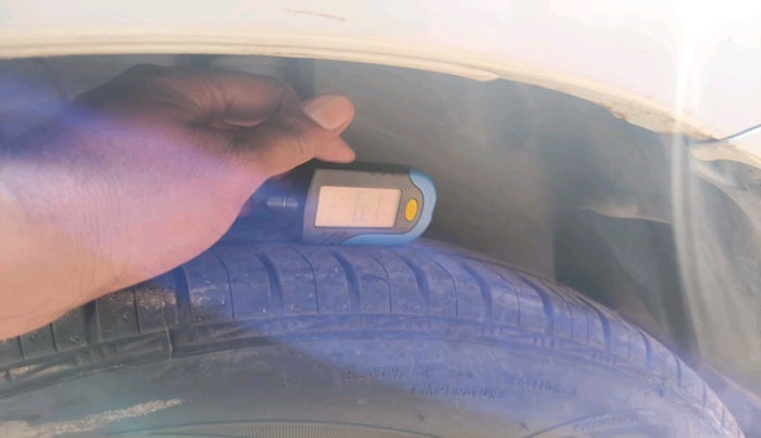 2017 Maruti Dzire VDI, Diesel, Manual, 1,08,512 km, tyre