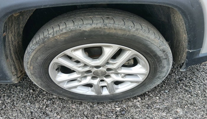 2017 Jeep Compass LIMITED 2.0 DIESEL 4X4, Diesel, Manual, 1,12,514 km, tyre