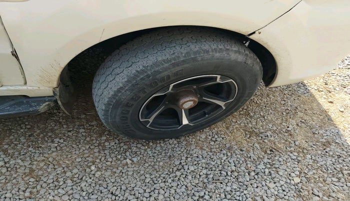 2013 Tata Safari Storme 2.2 LX 4X2, Diesel, Manual, 1,37,813 km, tyre