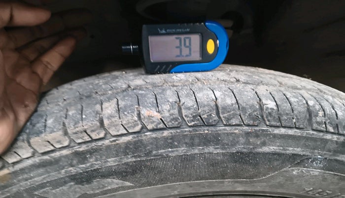 2011 Maruti Wagon R 1.0 LXI, Petrol, Manual, 1,19,053 km, tyre