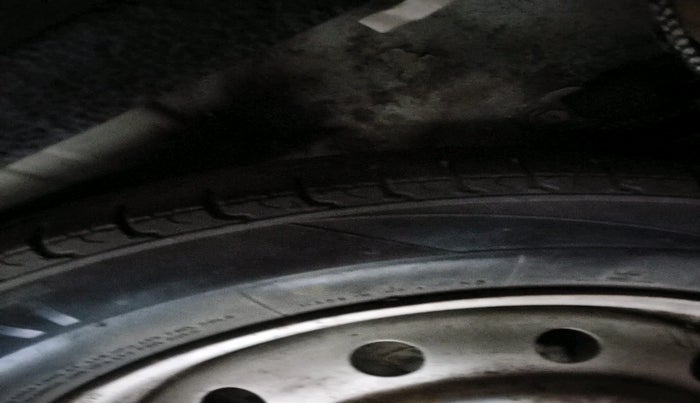 2011 Maruti Wagon R 1.0 LXI, Petrol, Manual, 1,19,053 km, tyre