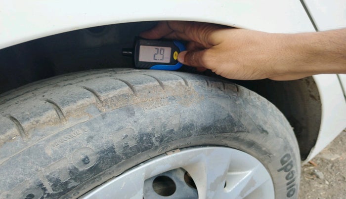 2014 Hyundai Grand i10 MAGNA 1.2 KAPPA VTVT, Petrol, Manual, 1,70,490 km, tyre