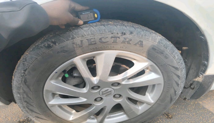 2011 Maruti Swift ZXI, Petrol, Manual, 1,53,391 km, tyre