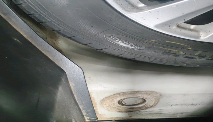 2011 Maruti Swift ZXI, Petrol, Manual, 1,53,391 km, tyre