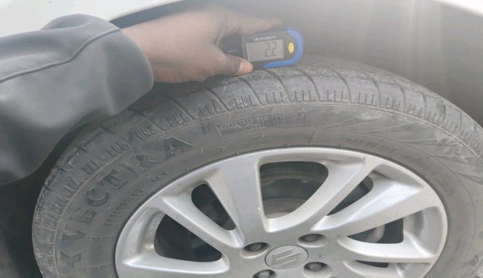 2011 Maruti Swift ZXI, Petrol, Manual, 1,53,391 km, tyre