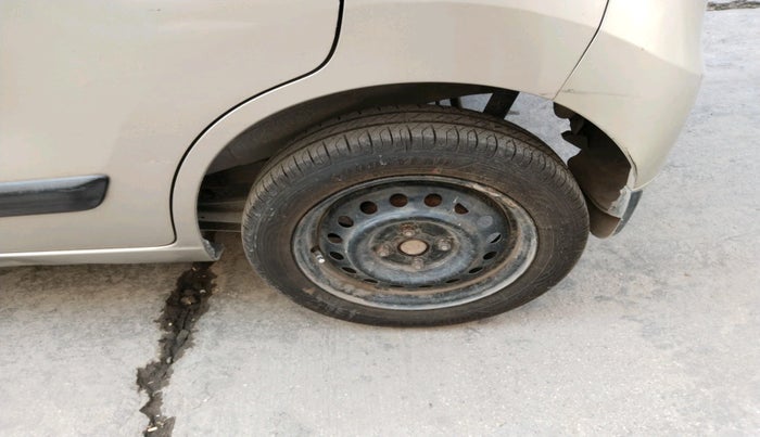 2013 Maruti Wagon R 1.0 VXI, Petrol, Manual, 1,36,216 km, tyre