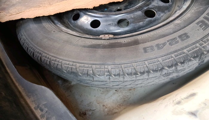 2013 Maruti Swift Dzire VXI, Petrol, Manual, 1,09,248 km, tyre