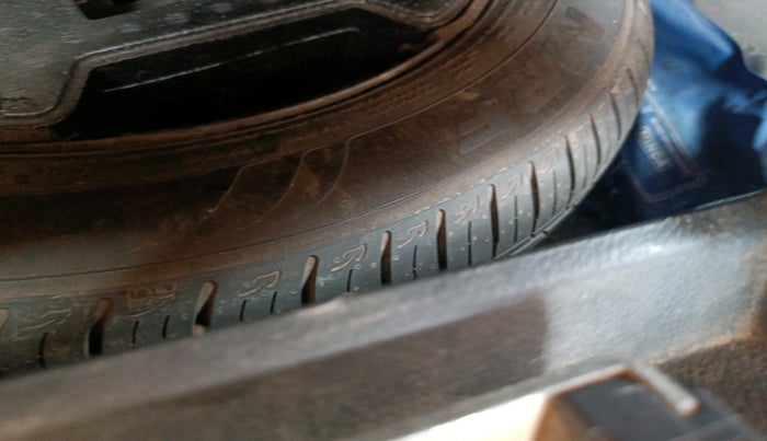 2020 Maruti Vitara Brezza LXI, Petrol, Manual, 72,842 km, tyre