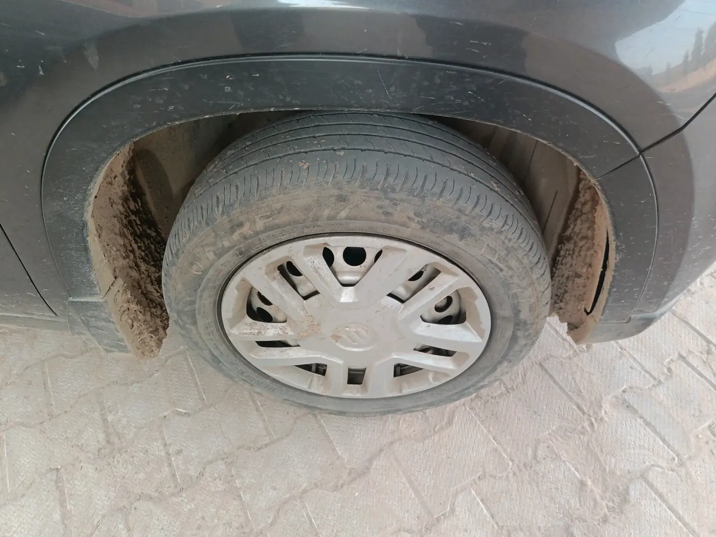 2020 Maruti Vitara Brezza LXI, CNG, Manual, 72,842 km, tyre