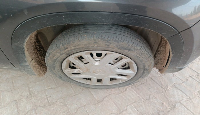 2020 Maruti Vitara Brezza LXI, Petrol, Manual, 72,842 km, tyre