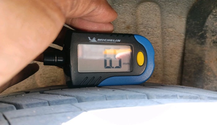 2015 Renault Lodgy 110 PS RXZ STEPWAY 7 STR, Diesel, Manual, 1,37,009 km, tyre