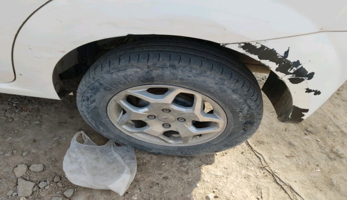 2013 Mahindra Verito Vibe CS 1.5 D6, Diesel, Manual, 1,37,419 km, tyre