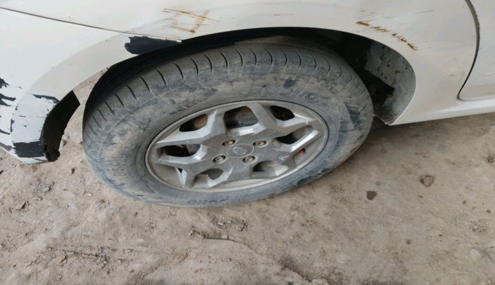 2013 Mahindra Verito Vibe CS 1.5 D6, Diesel, Manual, 1,37,419 km, tyre