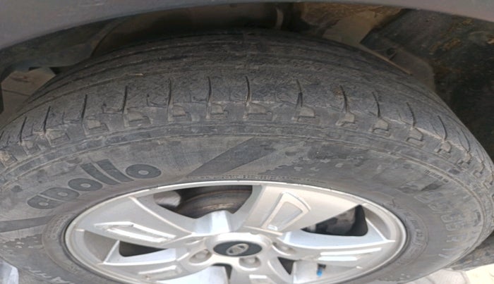 2013 Mahindra XUV500 W8, Diesel, Manual, 1,75,400 km, tyre