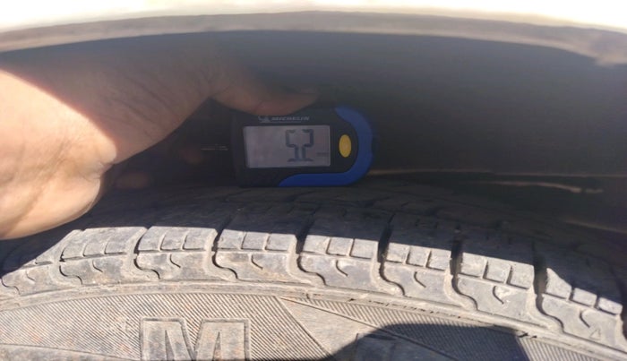 2011 Maruti A Star VXI (ABS) AT, Petrol, Automatic, 1,04,903 km, tyre