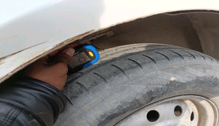 2011 Maruti Swift Dzire LXI, Petrol, Manual, 1,08,824 km, tyre