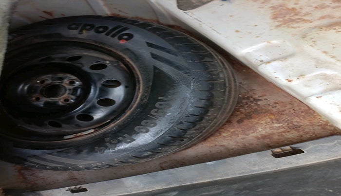 2011 Maruti Swift Dzire LXI, Petrol, Manual, 1,08,824 km, tyre