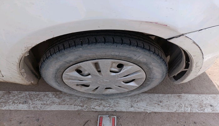 2011 Maruti Swift Dzire LXI, Petrol, Manual, 1,08,824 km, tyre