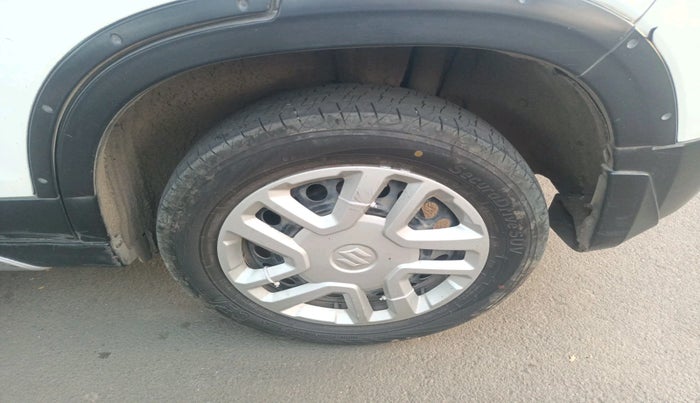 2016 Maruti Vitara Brezza VDI, Diesel, Manual, 1,18,323 km, tyre