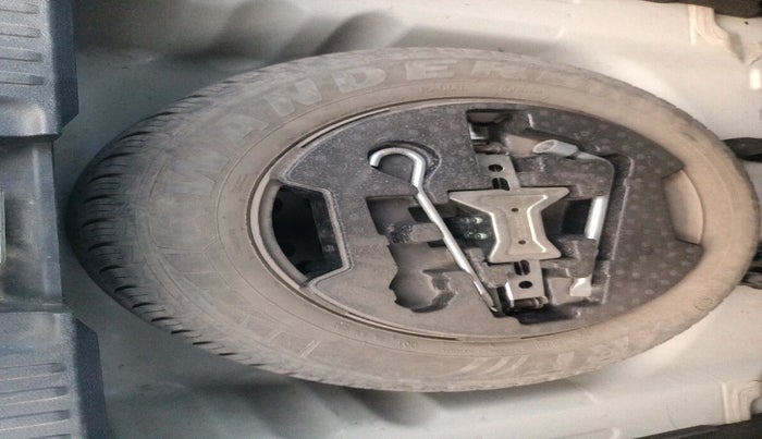 2016 Maruti Vitara Brezza VDI, Diesel, Manual, 1,18,323 km, tyre