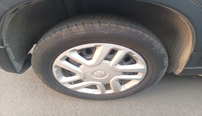 2016 Maruti Vitara Brezza VDI, Diesel, Manual, 1,18,323 km, tyre